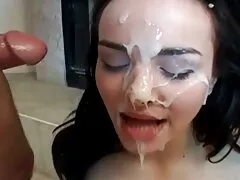 Tante zag haar nichtje met een vinger buitensex porn en besloot te scheiden.