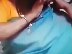 De man strafte het Russische soft sex filmpjes meisje door haar keel uit te steken.