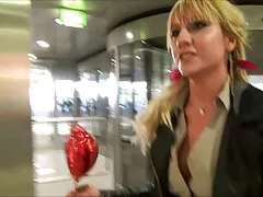 Vriendin diende ouderen sex films met hete wacht seks.