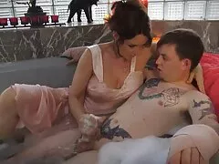 Jonge Russische lesbiennes sex filmpjes anaal hadden plezier met elkaar.