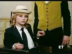 Haar zus vond haar broer in haar vagina en besloot haar te helpen, en mijn moeder sloot zich bij harige sex films haar aan.