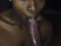 Vriendinnen zuigen gratis porno sex film om de beurt een dildo lul.