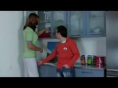 Volwassen oude vrouwen sex films moeder krijgt Billenkoek in het gat en valt in het poesje.