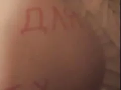 Een sex film kijken rondborstige blondine eet stapels
