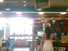 Deze opgeblazen leraar maakte misbruik nl sex films van zijn collega en student op kantoor.