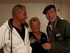 Kijk gratis seksfilm kijken zelfgemaakte Russische homemadeet met volle slet