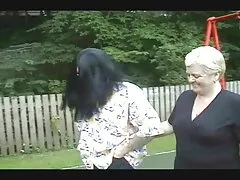 Coty gratis lange seksfilm nam de lul in de anus na een vacuüm.