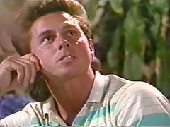 De bruid op sex filmpjes xxx haar bruiloft serveert de keuken met de meid.