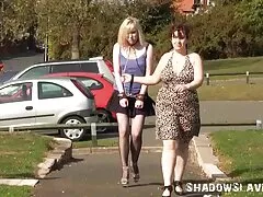 Terwijl de man aan partnerruil sex film het werk is, brengt de vrouw een minnaar van haar schoonheid.