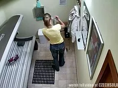 Mooi blondje in een gat lekkere seks films
